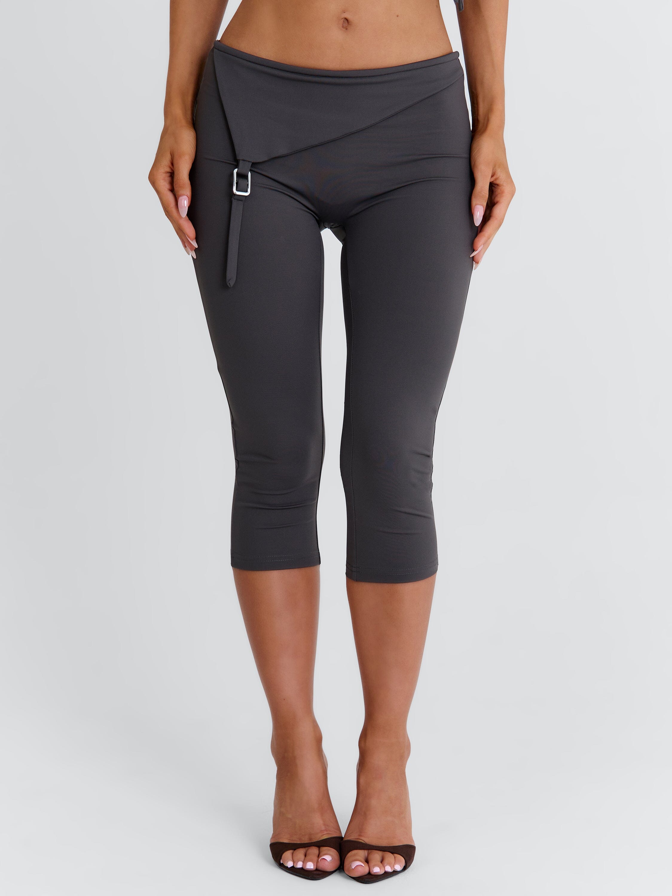 Juliett Capri Pants Dark Grey | Outcast USA